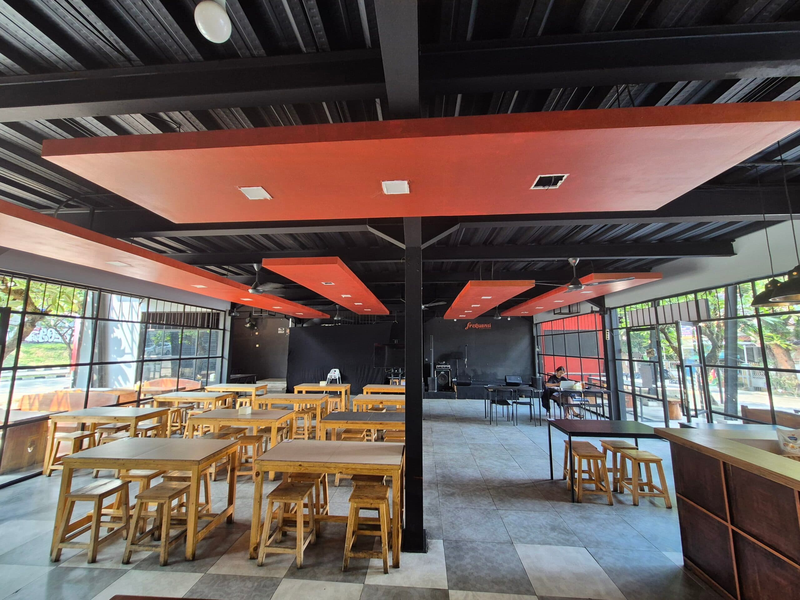 Indoor Lt.1 dining area at Frekuensi Space